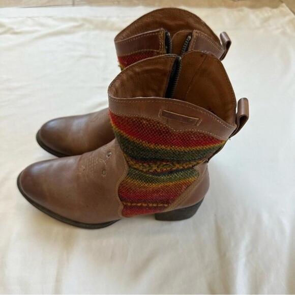 BORN MOE3 Western Boots - Picture 3 of 9